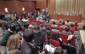Bundesarchiv Bild 183-1989-1109-030, Berlin, Schabowski auf Pressekonferenz